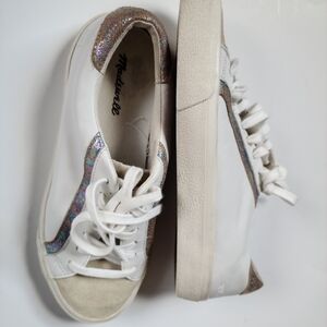 Madewell Sidewalk Low-Top Sneakers in Iridescent Leather